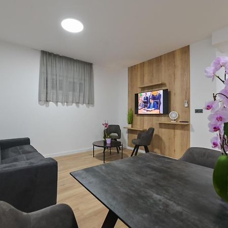 The Eagle Apartment โนวาลยา ภายนอก รูปภาพ